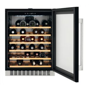 Racitor de vinuri incorporabil Electrolux ERW1573AOA, 138 litri, 46 sticle, Rafturi lemn, Control electronic, Clasa A, H 82 cm, l 59,5 cm, Culoare neagra (sticla)
